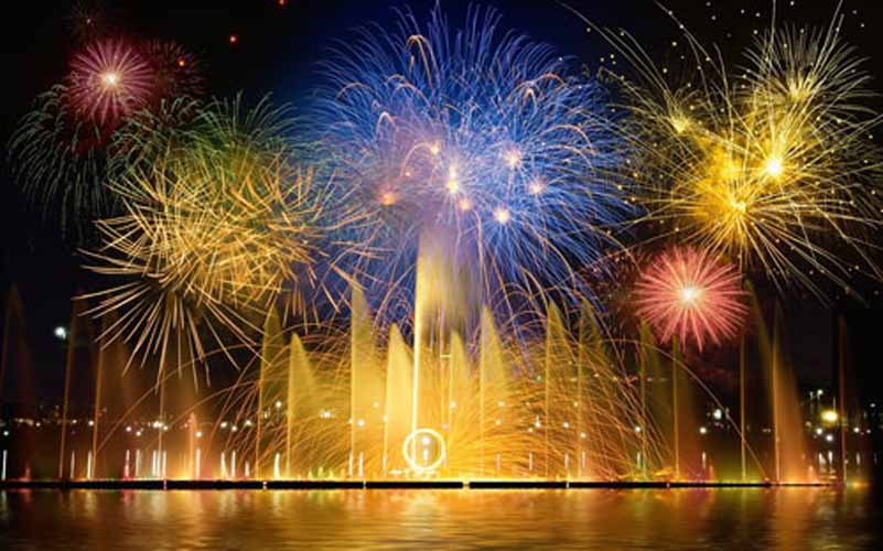 Miami NYE fireworks boat party fun aboard valkyrie sailing charters